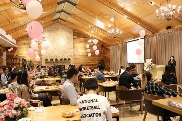 《老陈区块链学堂》第三期，女神和一万个比特币的故事…